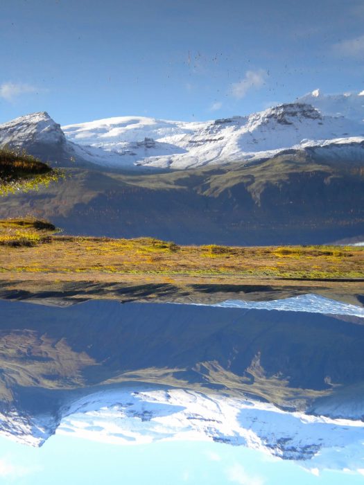 Camping inceland-mountain-reflecting-in-lake