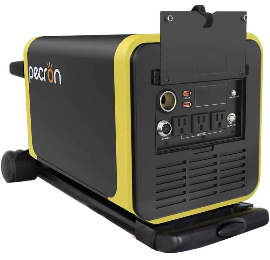 Product display A display of the Pecron Q3000S Solar Generator