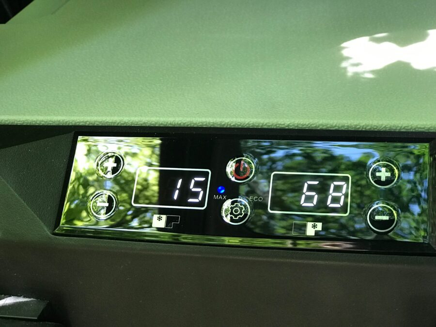 SetPower RV45D Pro Review: The Best Camping 12v Fridge? 4 The RV45D Dual Temperature Setting has Eco mode and max mode